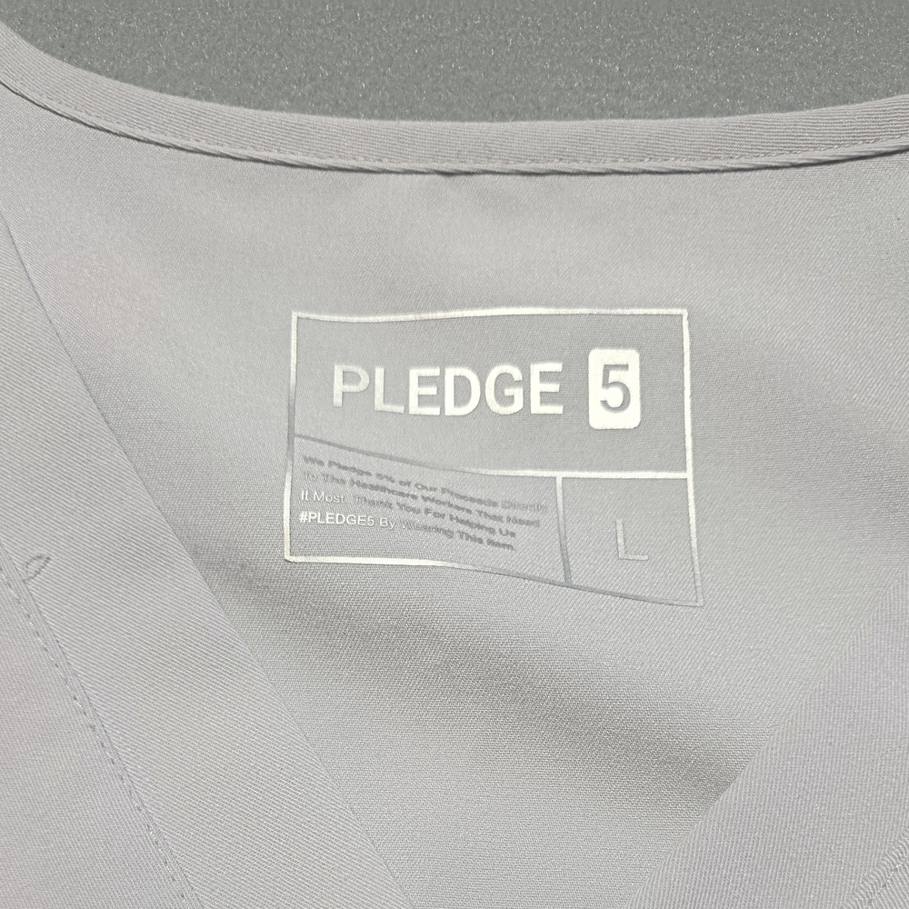 PLEDGE 5 Soft Gray V-Neck Women's Scrub Top Size Large PTP 22 - Picture 6 of 6
